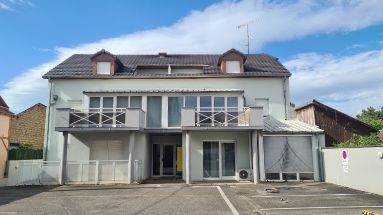 Rixheim centre : F3 80m² terrasse et garages
